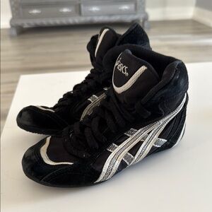 ASICS Mosh Youth Wrestling Shoes Sz 3.5 Black White Nylon/Suede Model CL010